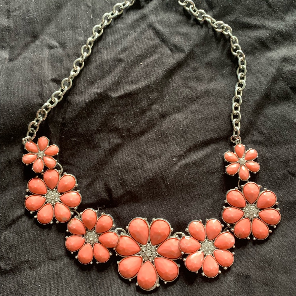 Necklace with flower design